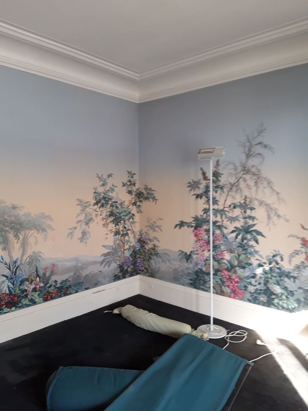 Chambre entièrement vidée après débarras — papier peint panoramique