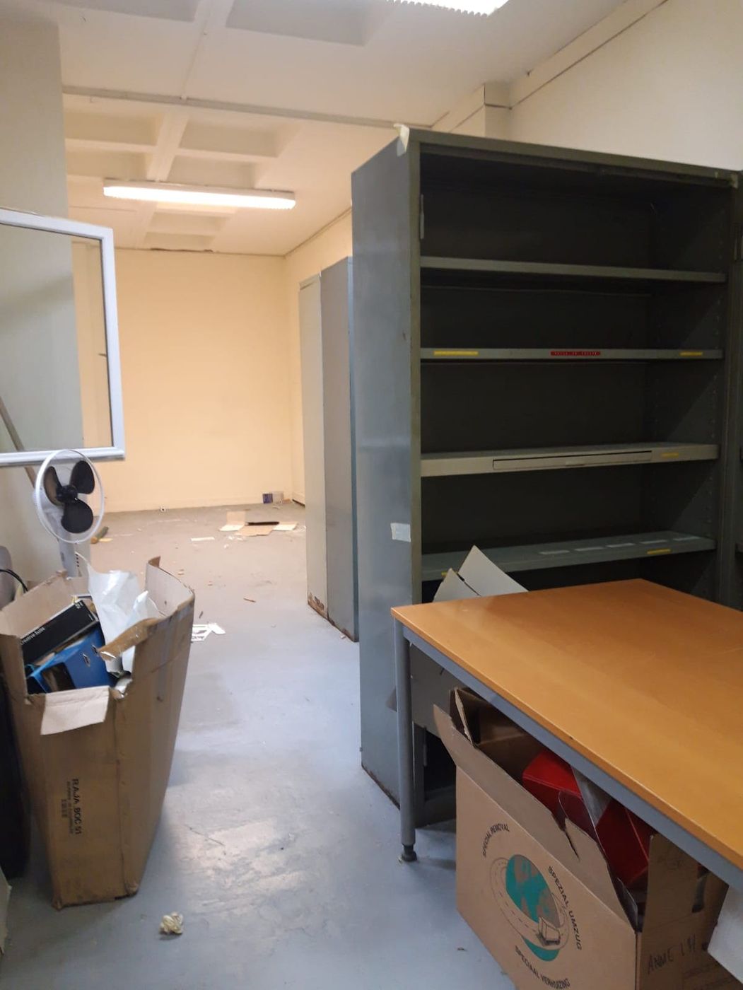 Bureaux vidés après un débarras d'entreprise
