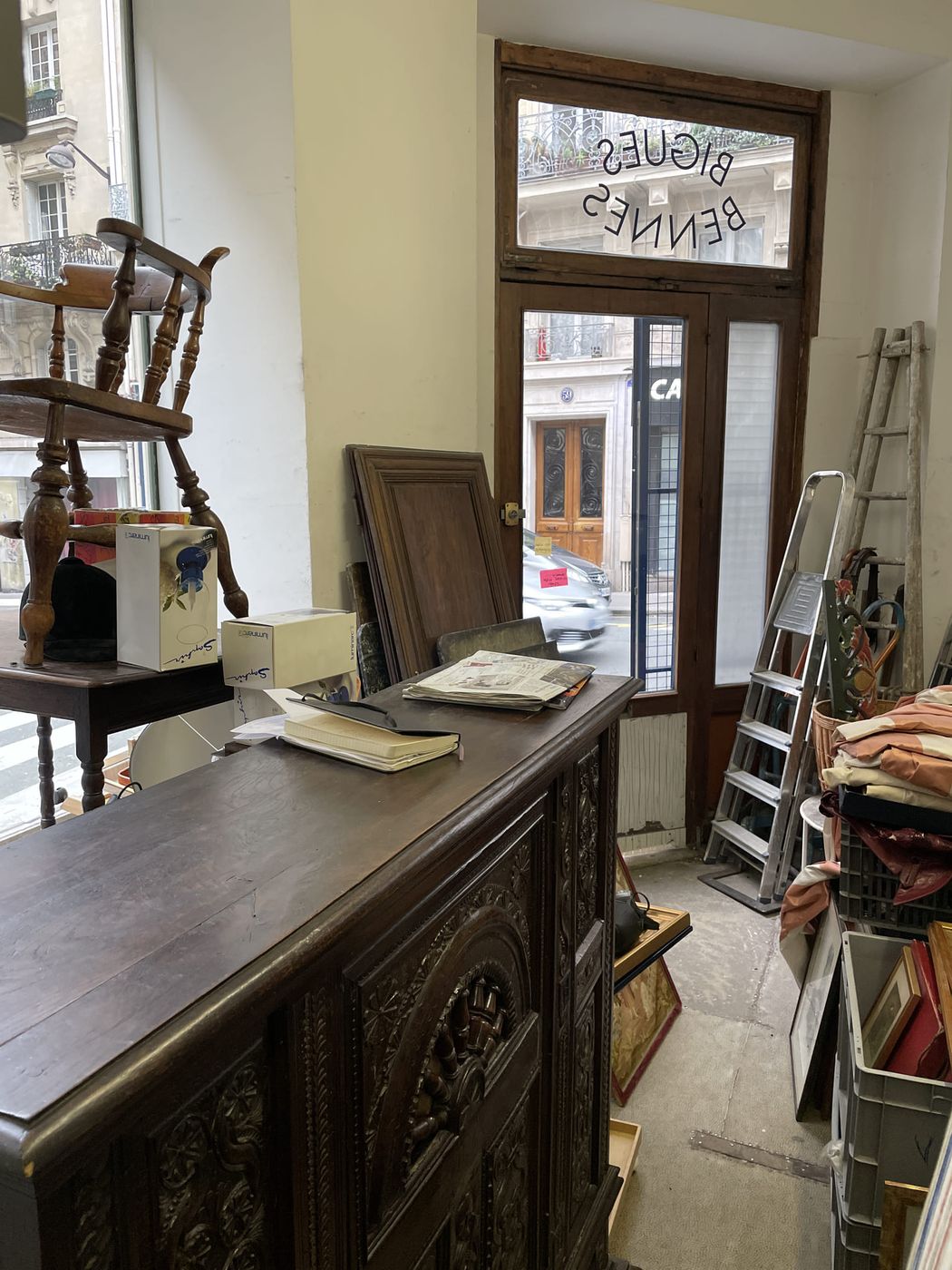 Local professionnel en cours de débarras à Paris