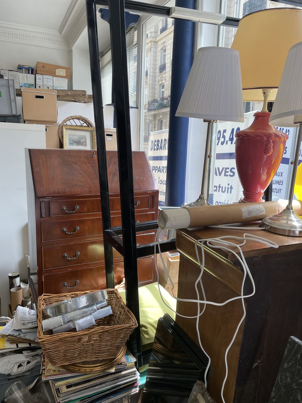 Commode et lampes prises en charge